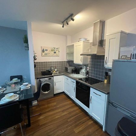 Seven Suites - Beautiful 2-Bed Apartment With Parking In Watford Central Exterior photo