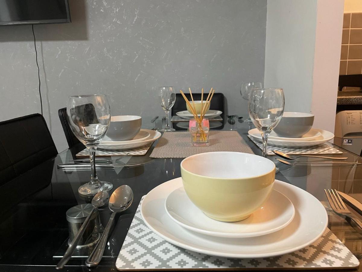 Seven Suites - Beautiful 2-Bed Apartment With Parking In Watford Central Exterior photo