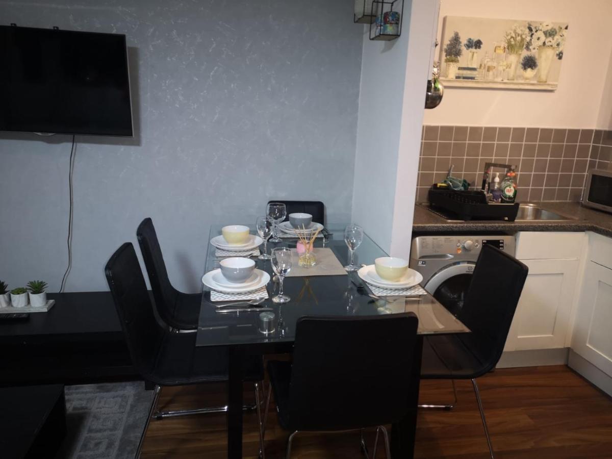 Seven Suites - Beautiful 2-Bed Apartment With Parking In Watford Central Exterior photo